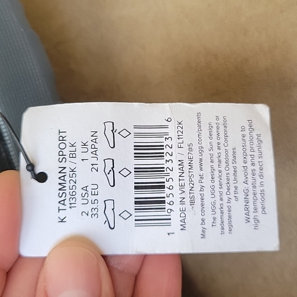 NWT UGG K TASMAN SPORT, SIZE 2 Kids, Black and Gray Color - Picture 10 of 10